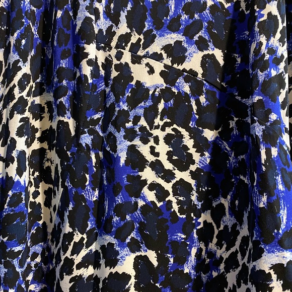 Ladies skirt and blouse - Picture 3 of 6